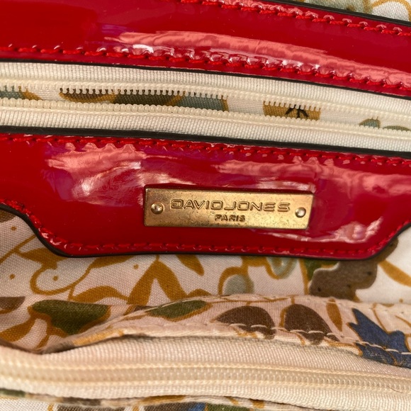 David Jones Paris woman’s face design red shoulder bag - Picture 4 of 10